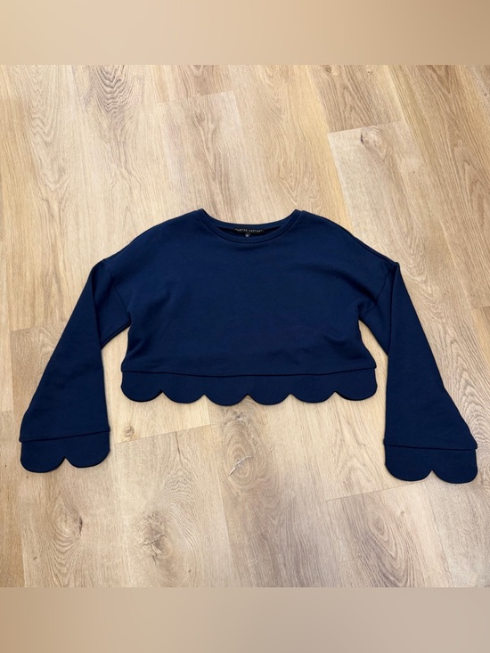 English Factory Scalloped Hem Navy Cropped Sweatshirt - Picture 5 of 6